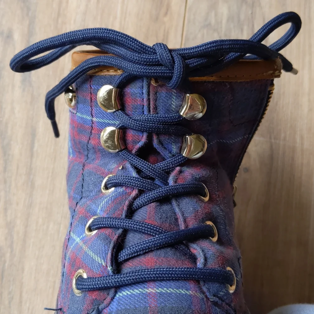 Tommy Hilfiger duck boots - Picture 6 of 11